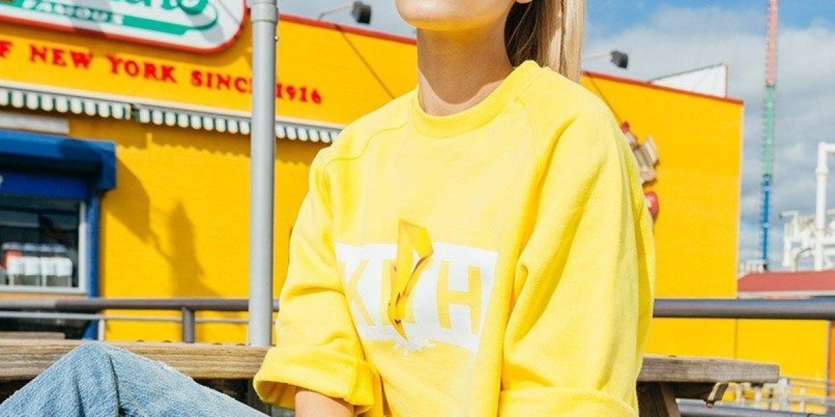 Why Minimalist Streetwear Is Dominating Modern Fashion