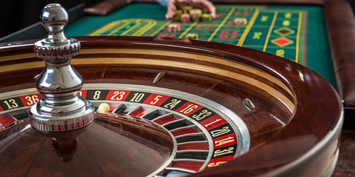 The Psychology of Online Gambling: How Player Behavior Influences Casino Design and Bonuses