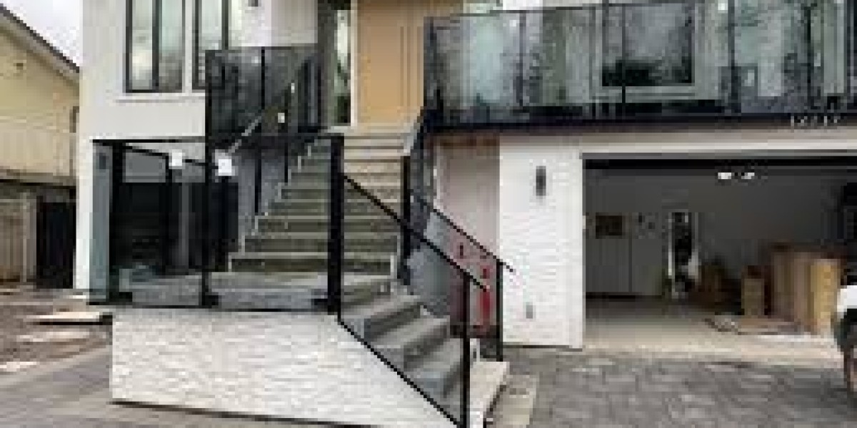 Modern Glass Railing Contractor Solutions in West Vancouver | Contemporary Railing Designs