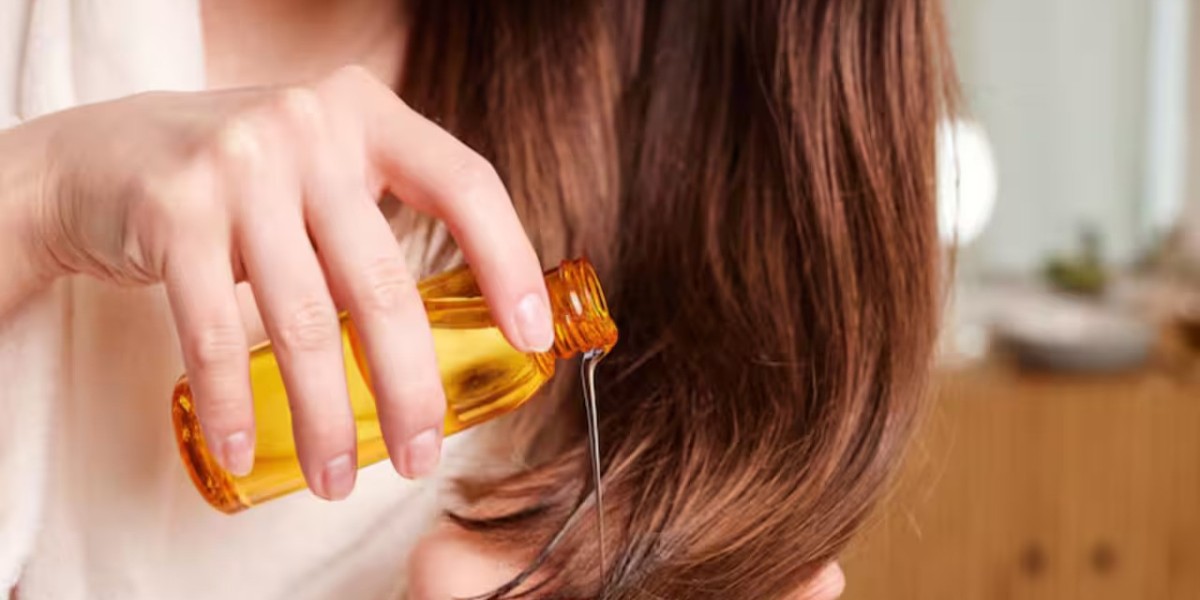 Oily Scalp and Hair Loss: Causes, Common Triggers, and Practical Ways to Protect Your Hair