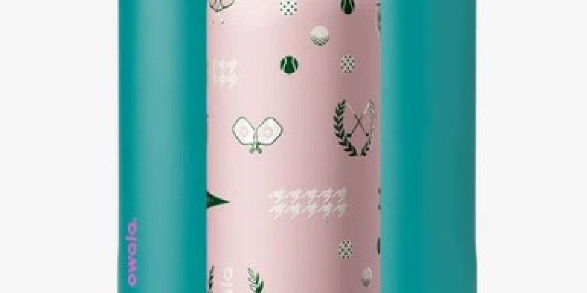 Minimalist Travel Essentials: Why a Reusable Water Bottle Belongs in Every Bag