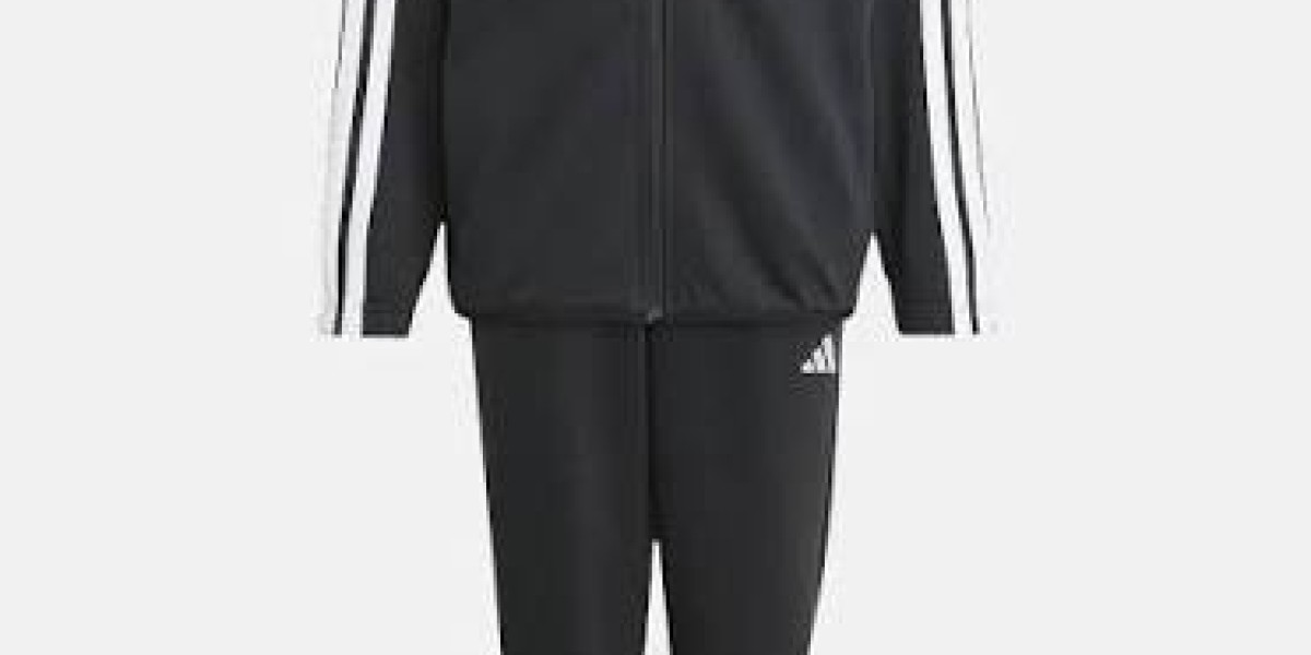 How to Create a Minimal Look With an Essentials Tracksuit